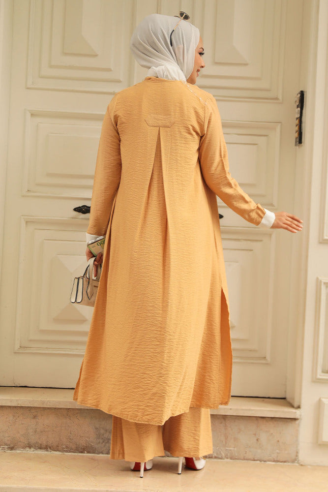 
                  
                    Yellow 3-Piece Duster Set
                  
                